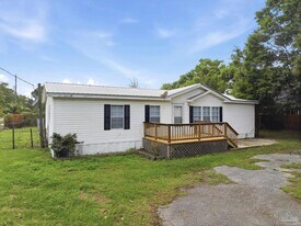 8865 Ashland Ave in Pensacola, FL - Building Photo