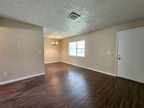 221 Northwest Jefferson Cir N in St. Petersburg, FL - Building Photo - Building Photo