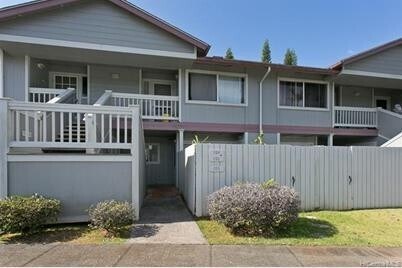 95-1195 Maka?ika?i St in Mililani, HI - Foto de edificio