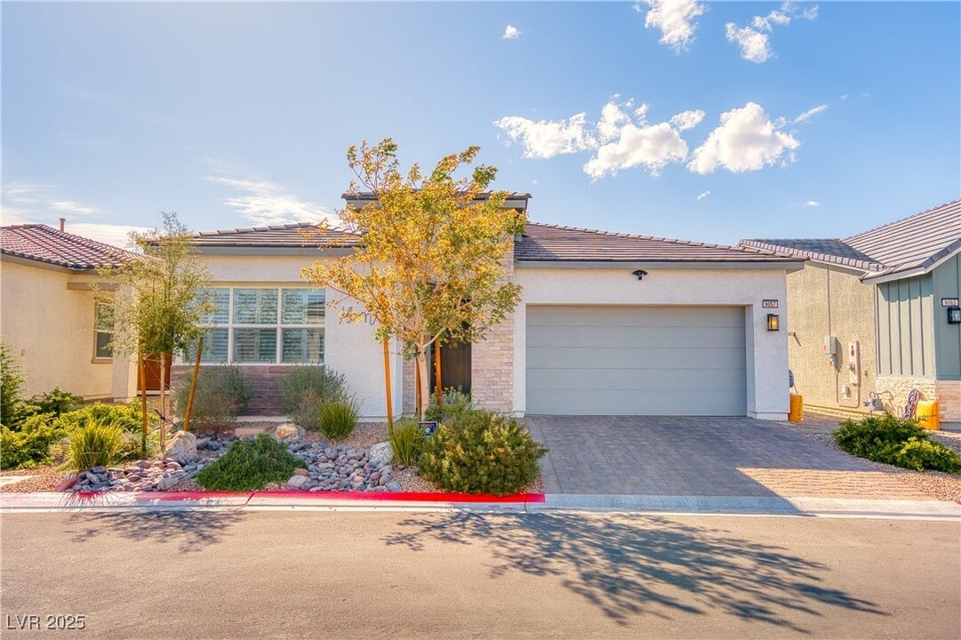 9057 Skye Treeline St in Las Vegas, NV - Building Photo