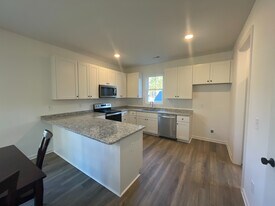 Room in House on Maplewood Dr in Durham, NC - Building Photo