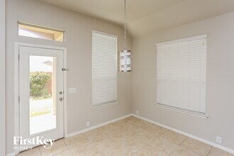 2744 Cedar Ridge Ln in Fort Worth, TX - Foto de edificio - Building Photo