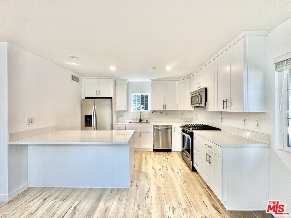 402 Pacific St in Santa Monica, CA - Building Photo