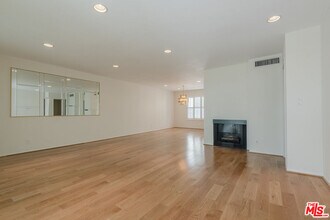 9634 Via Rimini in Burbank, CA - Building Photo - Building Photo