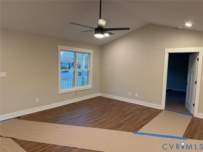 325 Yorktown Dr in Colonial Heights, VA - Foto de edificio - Building Photo