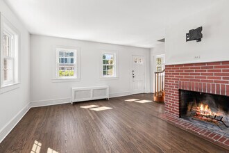 196 Woodrow Ave in Fairfield, CT - Building Photo - Building Photo