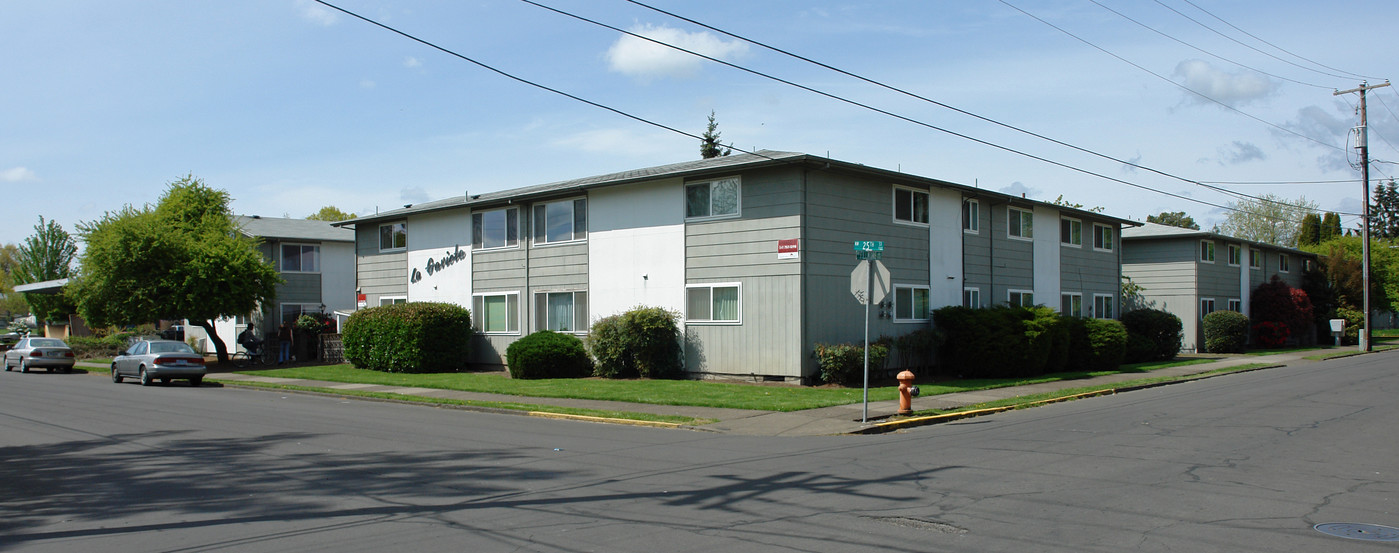 La Gaviota Apartments in Corvallis, OR - Building Photo