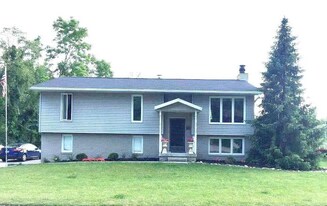 4445 N Deer Park Dr in Bloomington, IN - Building Photo