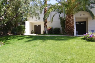 Mirage Cove Townhouses in Rancho Mirage, CA - Building Photo - Building Photo