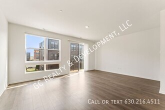 2239 Parkside Dr in Schaumburg, IL - Building Photo - Building Photo