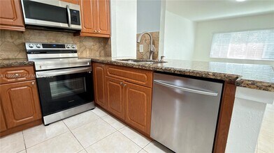 403 SW 148th Ave in Pembroke Pines, FL - Building Photo - Building Photo