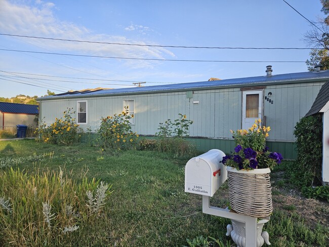 property at 1005 E Gallatin St