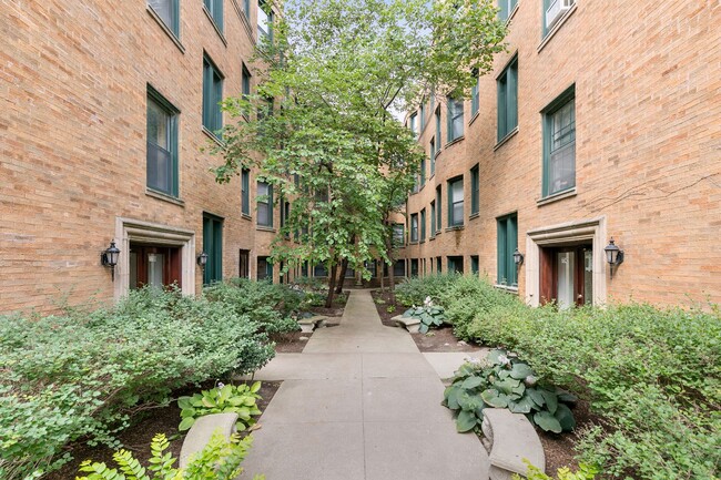 7740 N Eastlake Ter, Unit 3