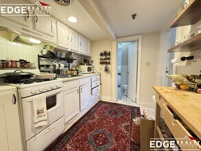 160 Strathmore Rd, Unit 1A in Boston, MA - Building Photo - Building Photo