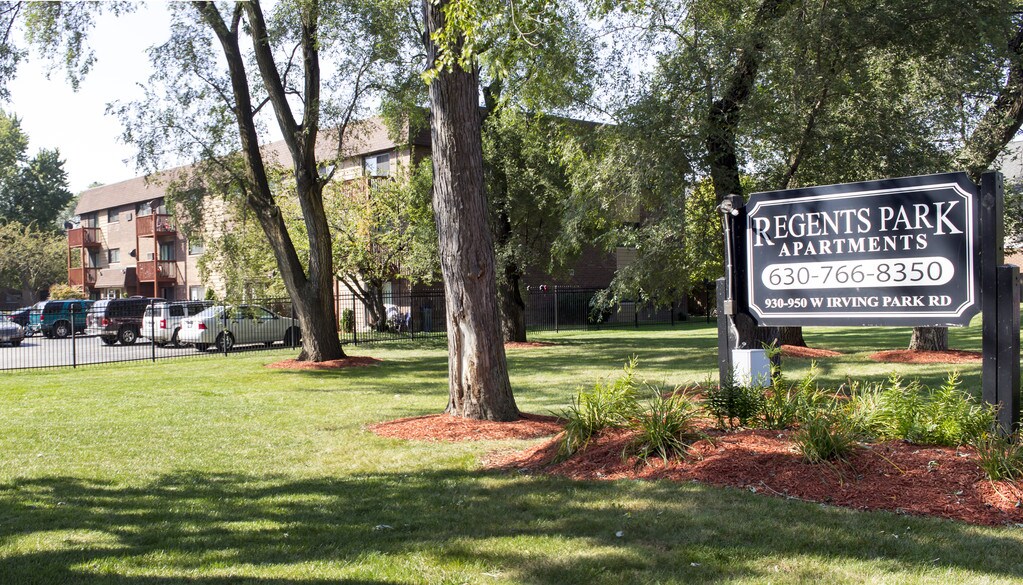 Regents Park Apartments in Bensenville, IL
