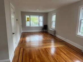 267 Schenck Ave-Unit -Apt# Left in Great Neck, NY - Building Photo - Building Photo