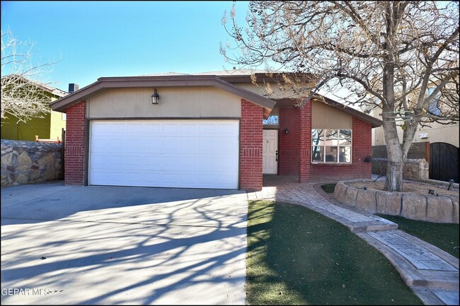 3020 Tierra Mina Dr in El Paso, TX - Building Photo - Building Photo