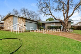 9538 Vinewood Dr in Dallas, TX - Building Photo