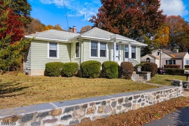 111 W Shore Rd in Denville, NJ - Building Photo - Building Photo