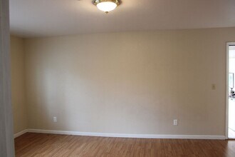 4999 Fern Pl in Rohnert Park, CA - Foto de edificio - Building Photo