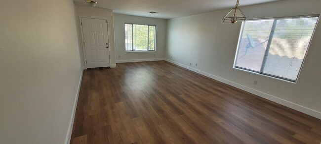 13109 W Clarendon Ave in Litchfield Park, AZ - Foto de edificio - Building Photo
