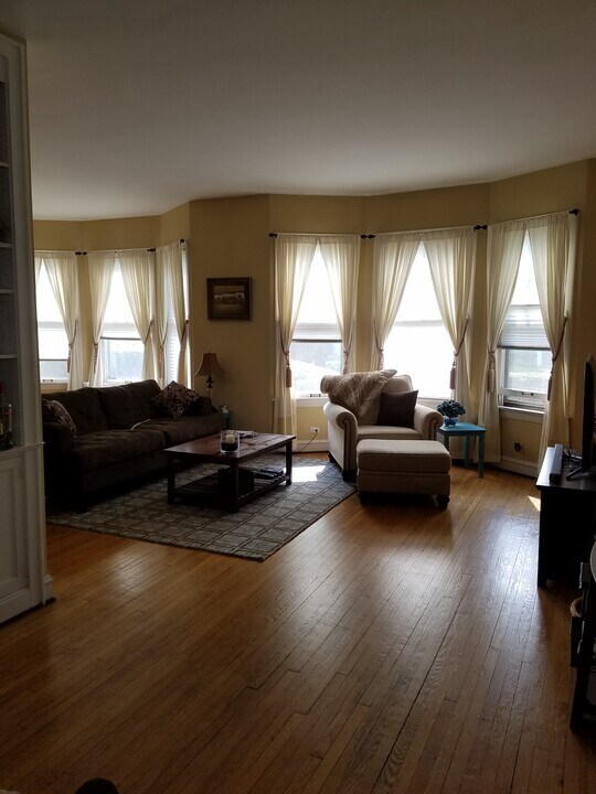 320 Home Ave, Unit Apt. 1 in Oak Park, IL - Foto de edificio