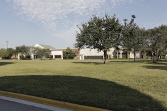 Midtown - Phase II in Plantation, FL - Foto de edificio - Building Photo