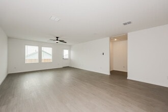 10717 Revolver Dr, Unit 3310 in Fort Worth, TX - Foto de edificio - Building Photo