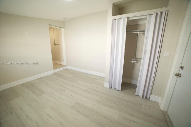 621 N 66 Terrace-Unit -B in Hollywood, FL - Foto de edificio - Building Photo
