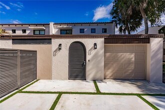 7238 Jacaranda Ln in Miami Lakes, FL - Building Photo - Building Photo