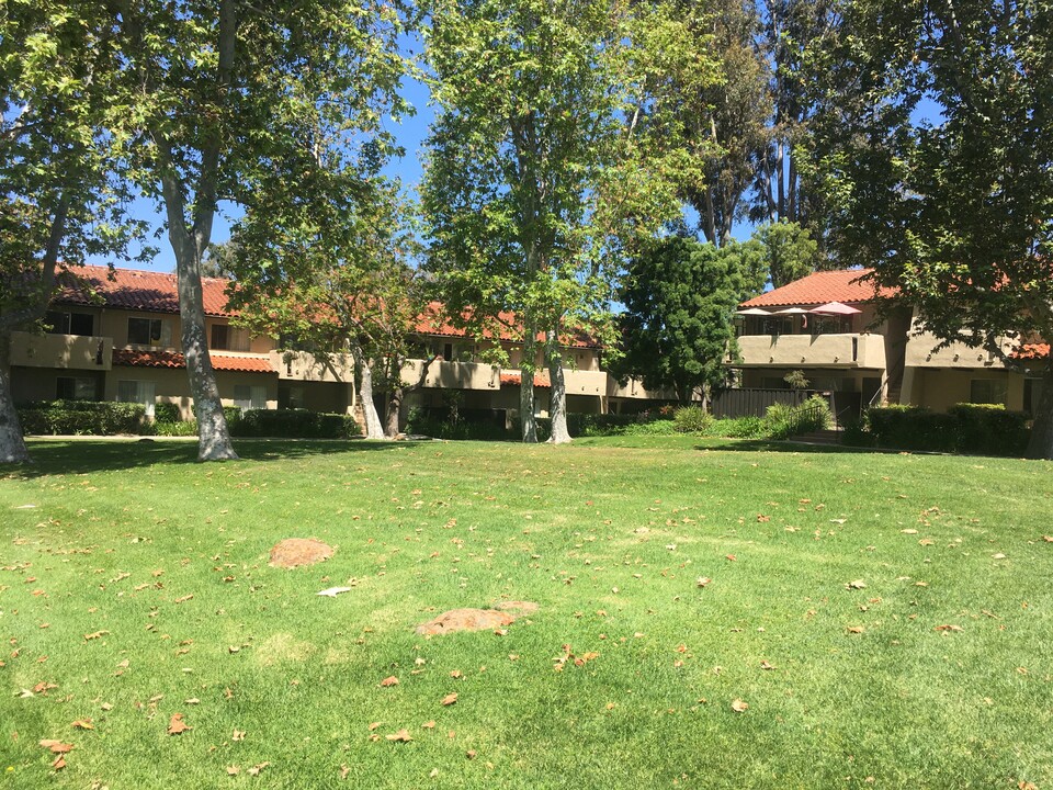 Granada Gardens Apartments in Thousand Oaks, CA - Foto de edificio