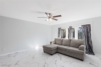13426 Heald Ln, Unit 5 in Ft. Myers, FL - Foto de edificio - Building Photo