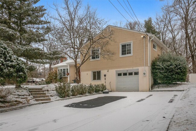 23 Kathleen Ln in Mt Kisco, NY - Building Photo - Building Photo