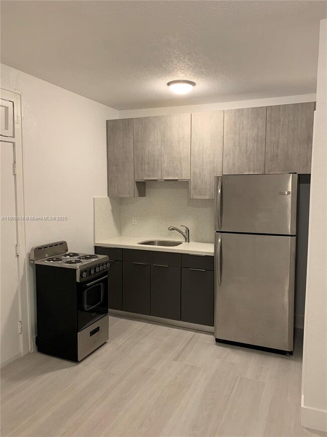 712 SW 56th Ave in Coral Gables, FL - Building Photo - Building Photo