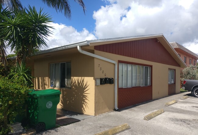 7380 NW 38th St in Hollywood, FL - Building Photo - Building Photo