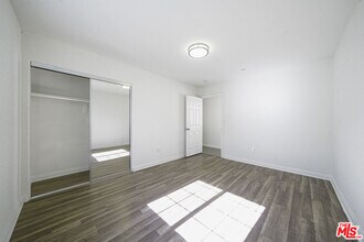 10952 1/2 Wilmington Ave in Los Angeles, CA - Building Photo - Building Photo