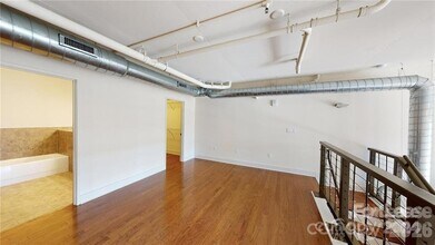 715 N Graham St, Unit 305 in Charlotte, NC - Building Photo - Building Photo