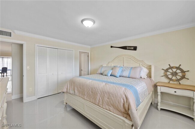 property at 2100 Gulf Shore Blvd N