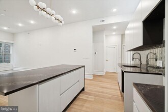 1822 Chestnut St in Philadelphia, PA - Building Photo - Building Photo