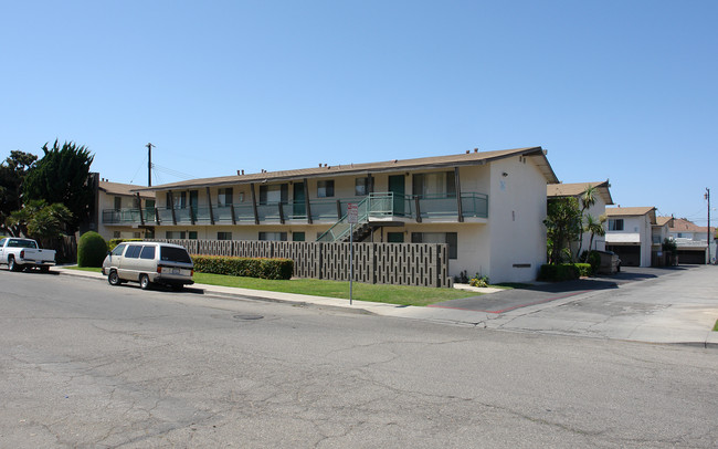 Fashion Park Apartments in Oxnard, CA - Building Photo - Building Photo