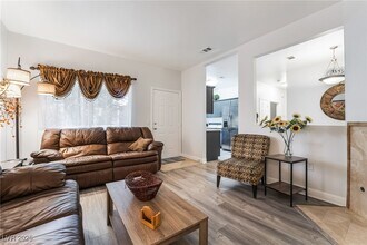 5250 S Rainbow Blvd in Las Vegas, NV - Building Photo - Building Photo