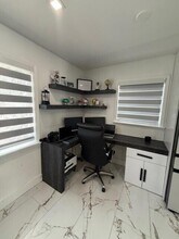4907 N Palm Way in Greenacres, FL - Building Photo - Building Photo
