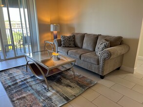 255 NE 3rd Ave, Unit 503 in Delray Beach, FL - Foto de edificio - Building Photo