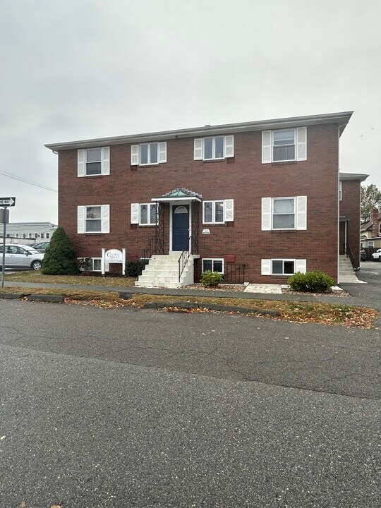 12 Central Ave, Unit 1 in Danvers, MA - Building Photo