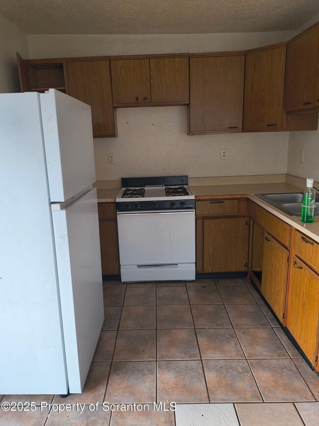 2001 Price St in Scranton, PA - Building Photo - Building Photo