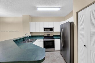 304 SW 120th Ave in Pembroke Pines, FL - Building Photo - Building Photo