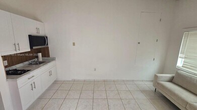 265 W 53rd Terrace-Unit -1 in Hialeah, FL - Building Photo - Building Photo
