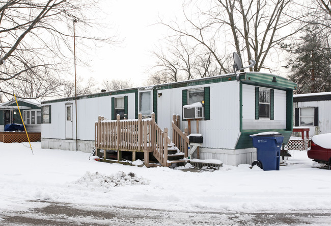 Royal Village Trailer Court in Romulus, MI - Building Photo - Building Photo