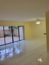 2750 N 34th Ave in Hollywood, FL - Building Photo - Building Photo