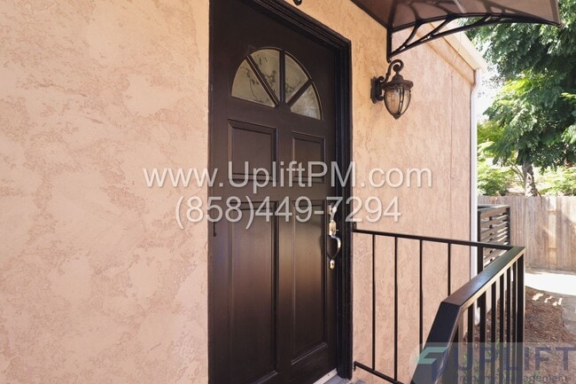 3838 Avocado Blvd in La Mesa, CA - Building Photo - Building Photo